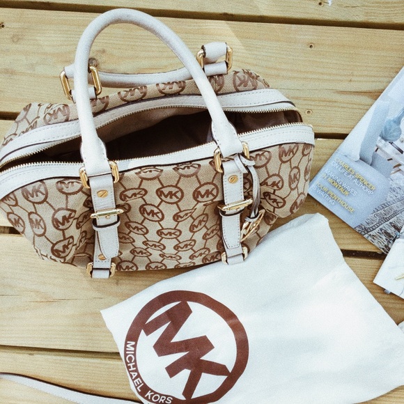 Michael Kors! Crossbody bag LIKE NEW - Picture 2 of 5